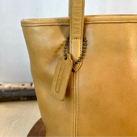 Vintage Coach 9077 Leather Tote – Camel / British Tan - Picture 8 of 16
